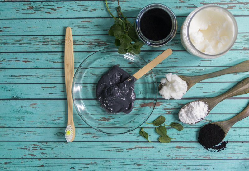 Ingredients for making activated charcoal toothpaste